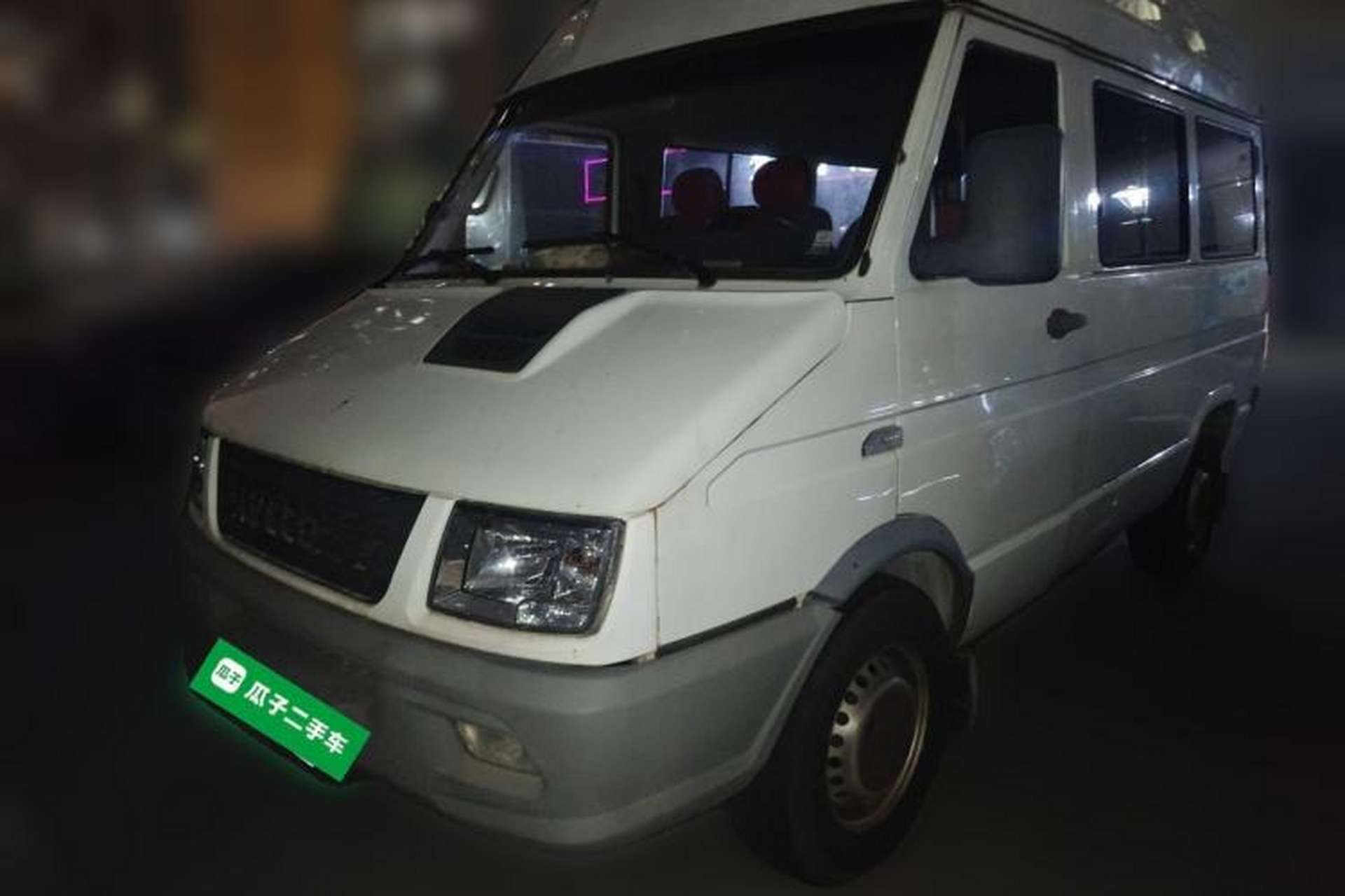 Used Iveco Power Daily 2017 2.5T Classic A32 Mid-Roof 6-7 Seater Bus 47Z5 Front Left 45 Deg