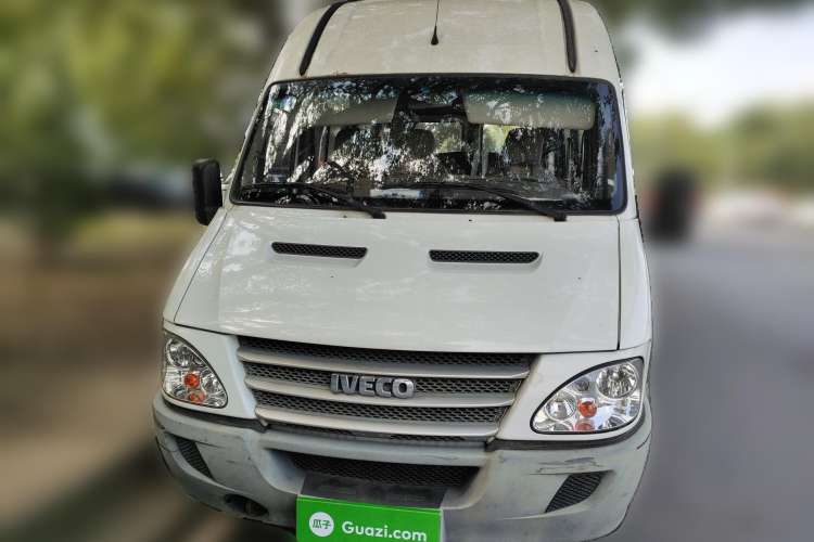 Used Iveco Power Daily 2017 2.5T Deluxe A37 High-Roof 6-7 Seater Bus 47Z5 Front