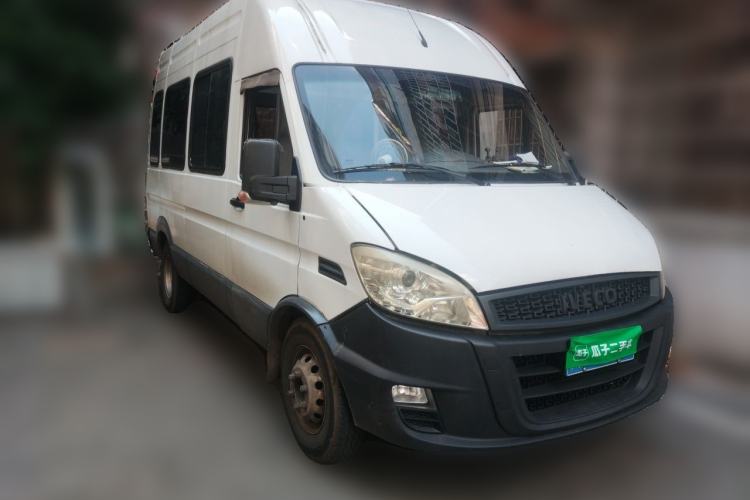 Used Iveco Power Daily 2017 2.5T Deluxe A37 High-Roof 6-7 Seater Bus 47Z5 Front Right 45 Deg
