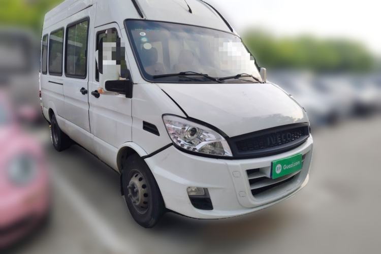 Used Iveco Power Daily 2017 2.5T Deluxe A37 High-Roof 6-7 Seater Bus 47Z5 Front Right 45 Deg