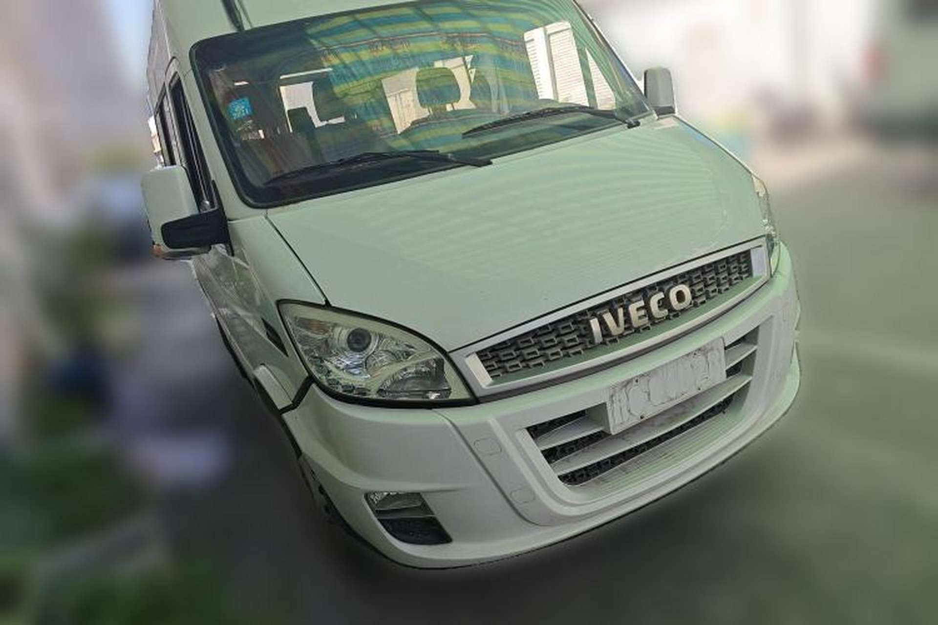 Used Iveco Power Daily 2017 3.0T Deluxe A32 Mid-Roof 6-7 Seater F1CE34818 Front Right 45 Deg