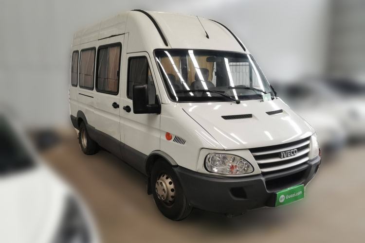 Used Iveco Power Daily 2017 2.5T Classic A37 High-Roof 7-Seater Passenger Van 47Z5 Front Right 45 Deg