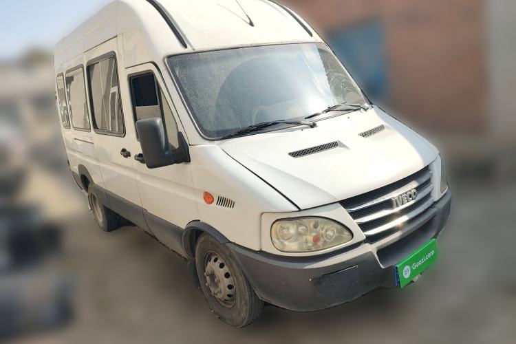 Used Iveco Power Daily 2017 2.5T Classic A37 High-Roof 7-Seater Passenger Van 47Z5 Front Right 45 Deg