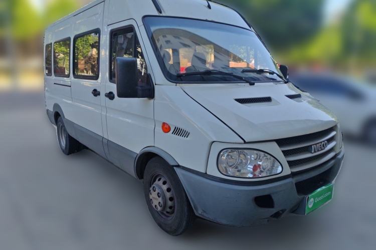Used Iveco Power Daily 2017 2.5T Classic A37 Mid-Roof 7-Seater Bus 47Z5 Front Right 45 Deg