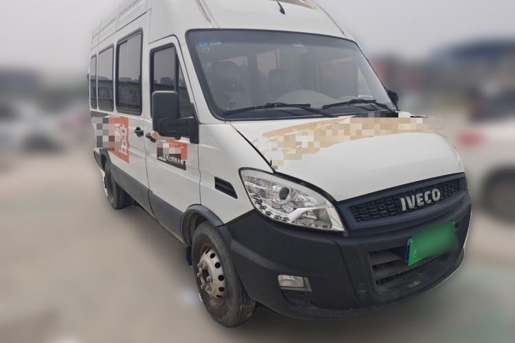 Used Iveco Power Daily 2017 2.5T Deluxe A37 High-Roof 6-7 Seater Bus 47Z5 Front Right 45 Deg