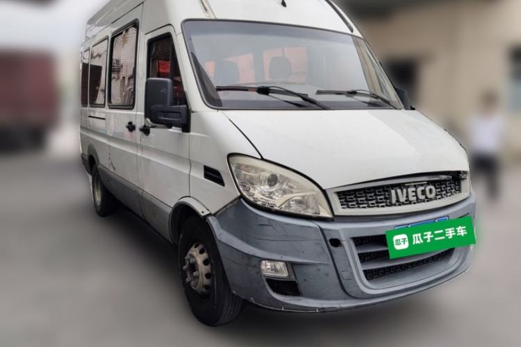 Used Iveco Power Daily 2017 2.5T Deluxe A37 High-Roof 6-7 Seater Bus 47Z5 Front Right 45 Deg