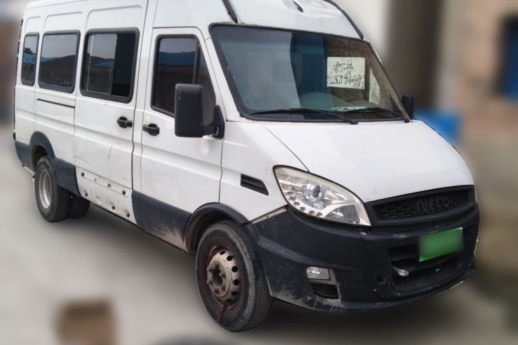 Used Iveco Power Daily 2017 2.5T Deluxe A37 Mid-Roof 6-7 Seater Bus 47Z5 Front Right 45 Deg