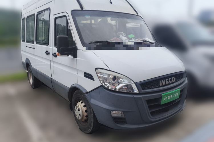 Used Iveco Power Daily 2017 2.5T Deluxe A37 High-Roof 6-7 Seater Bus 47Z5 Front Right 45 Deg