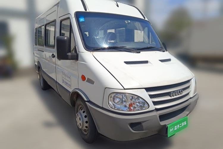 Used Iveco Power Daily 2017 2.5T Classic A37 Mid-Roof 7-Seater Bus 47Z5 Front Right 45 Deg