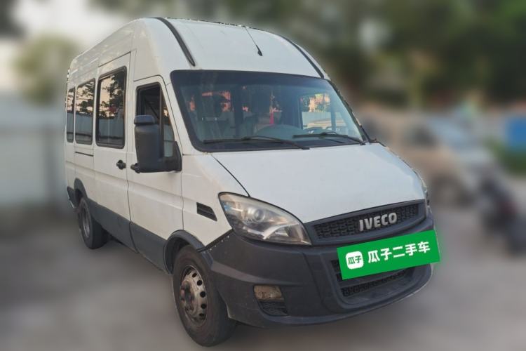 Used Iveco Power Daily 2017 2.5T Deluxe A37 High-Roof 6-7 Seater Bus 47Z5 Front Right 45 Deg