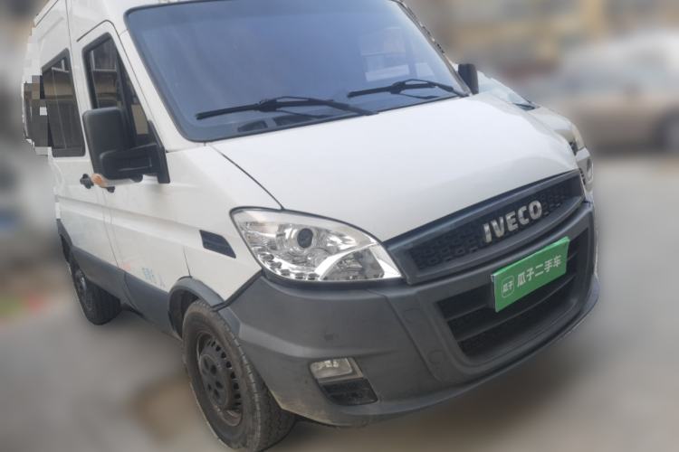 Used Iveco Power Daily 2017 2.5T Classic A32 Mid-Roof 6-7 Seater Bus 47Z5 Front Right 45 Deg