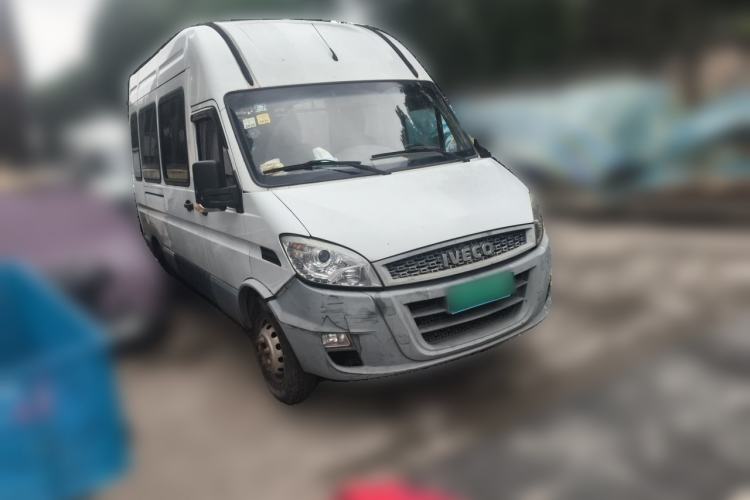 Used Iveco Power Daily 2017 2.5T Classic A37 High-Roof 7-Seater Passenger Van 47Z5 Front Right 45 Deg