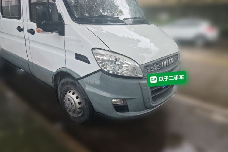 Used Iveco Power Daily 2017 2.5T Deluxe A37 Mid-Roof 6-7 Seater Bus 47Z5 Front Right 45 Deg