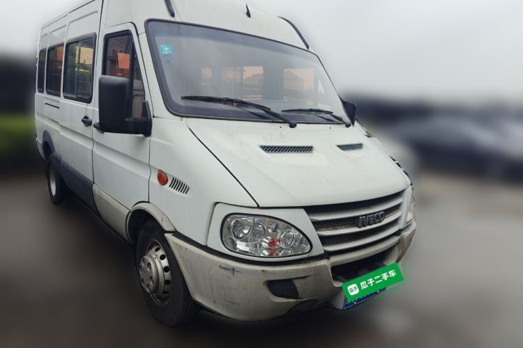 Used Iveco Power Daily 2017 2.5T Deluxe A37 Mid-Roof 6-7 Seater Bus 47Z5 Front Right 45 Deg
