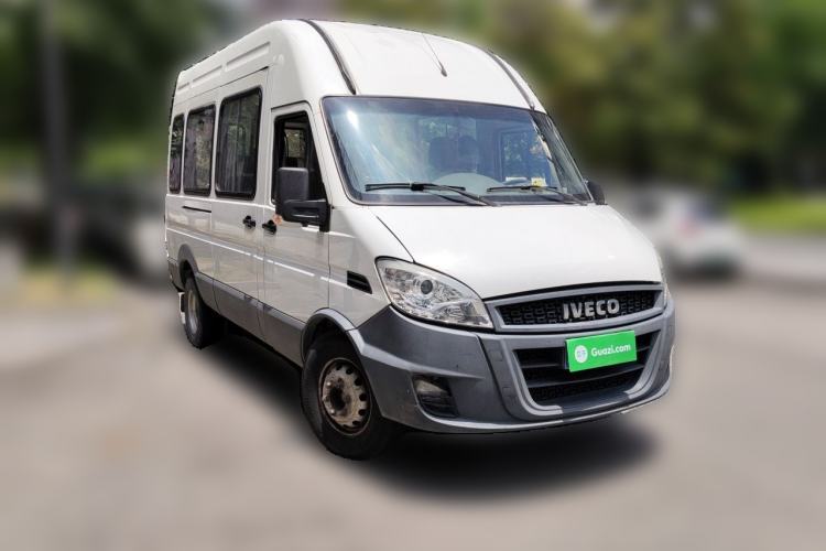 Used Iveco Power Daily 2017 2.5T Deluxe A37 High-Roof 6-7 Seater Bus 47Z5 Front Right 45 Deg