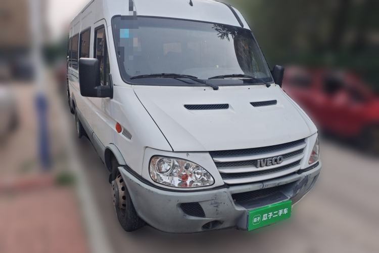 Used Iveco Power Daily 2017 2.5T Classic A37 Mid-Roof 7-Seater Bus 47Z5 Front Right 45 Deg