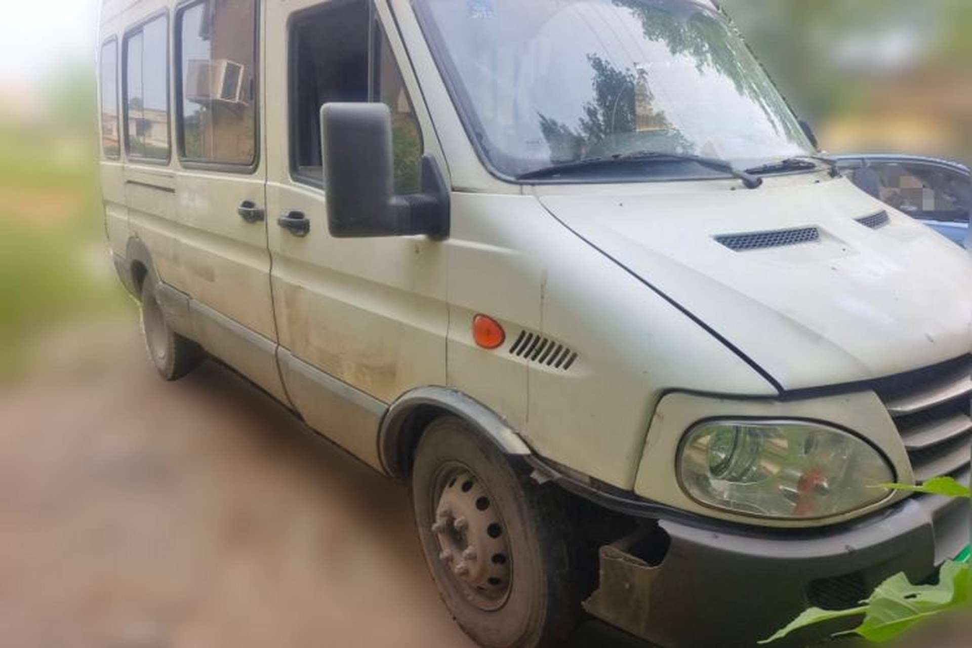 Used Iveco Power Daily 2017 2.5T Classic A37 High-Roof 7-Seater Passenger Van 47Z5 Front Right 45 Deg