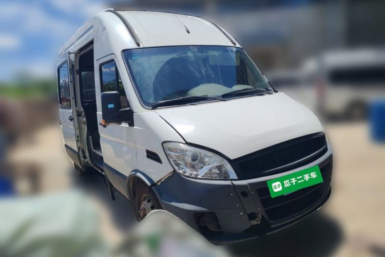 Used Iveco Power Daily 2017 3.0T Prestige A37 High-Roof 6-7 Seater F1CE34818 Front Right 45 Deg