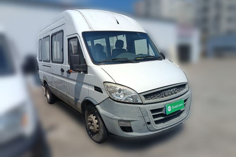 Used Iveco Power Daily 2017 2.5T Deluxe A37 High-Roof 6-7 Seater Bus 47Z5 Front Right 45 Deg