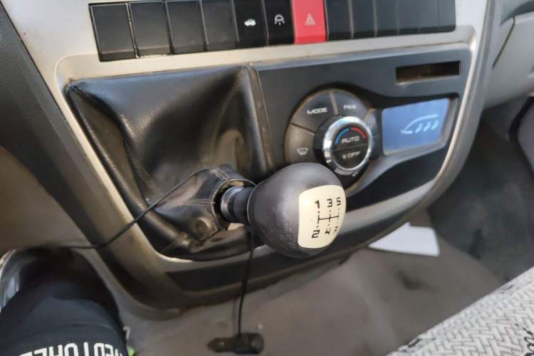 Used Iveco Power Daily 2017 2.5T Deluxe A37 High-Roof 6-7 Seater Bus 47Z5 Gear Lever