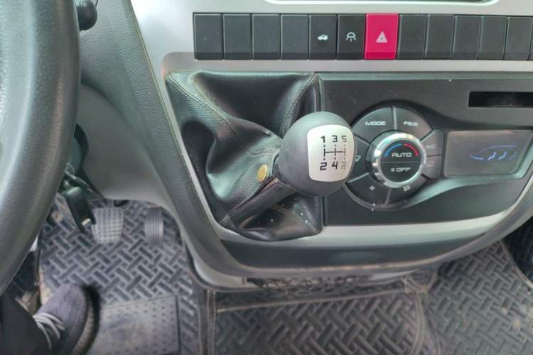 Used Iveco Power Daily 2017 2.5T Classic A32 Mid-Roof 6-7 Seater Bus 47Z5 Gear Lever