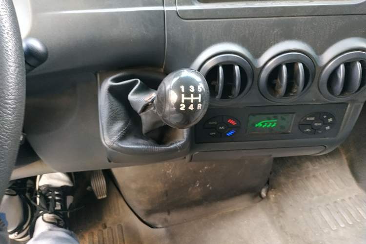 Used Iveco Power Daily 2017 2.5T Classic A32 Mid-Roof 6-7 Seater Bus 47Z5 Gear Lever