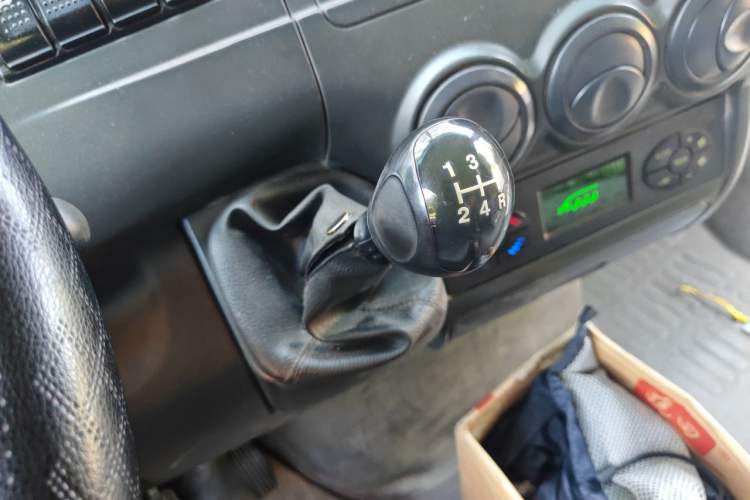 Used Iveco Power Daily 2017 2.5T Classic A37 Mid-Roof 7-Seater Bus 47Z5 Gear Lever