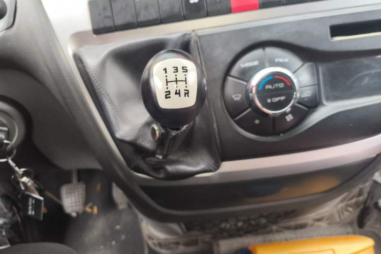 Used Iveco Power Daily 2017 2.5T Deluxe A37 High-Roof 6-7 Seater Bus 47Z5 Gear Lever
