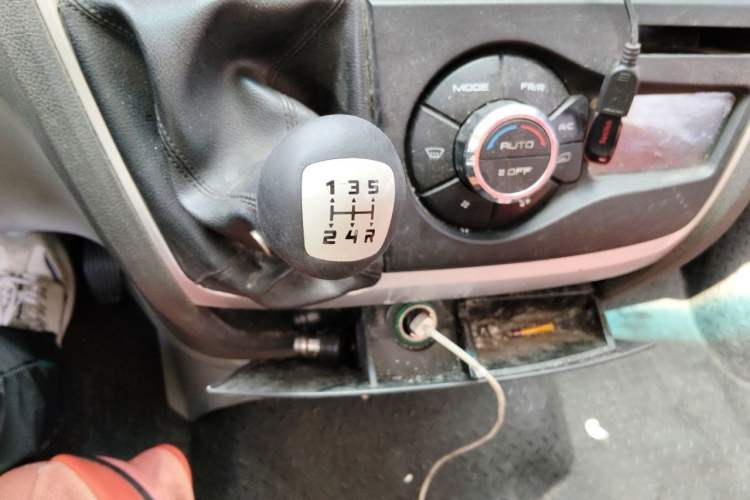 Used Iveco Power Daily 2017 2.5T Deluxe A37 High-Roof 6-7 Seater Bus 47Z5 Gear Lever