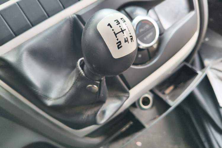 Used Iveco Power Daily 2017 2.5T Deluxe A37 Mid-Roof 6-7 Seater Bus 47Z5 Gear Lever