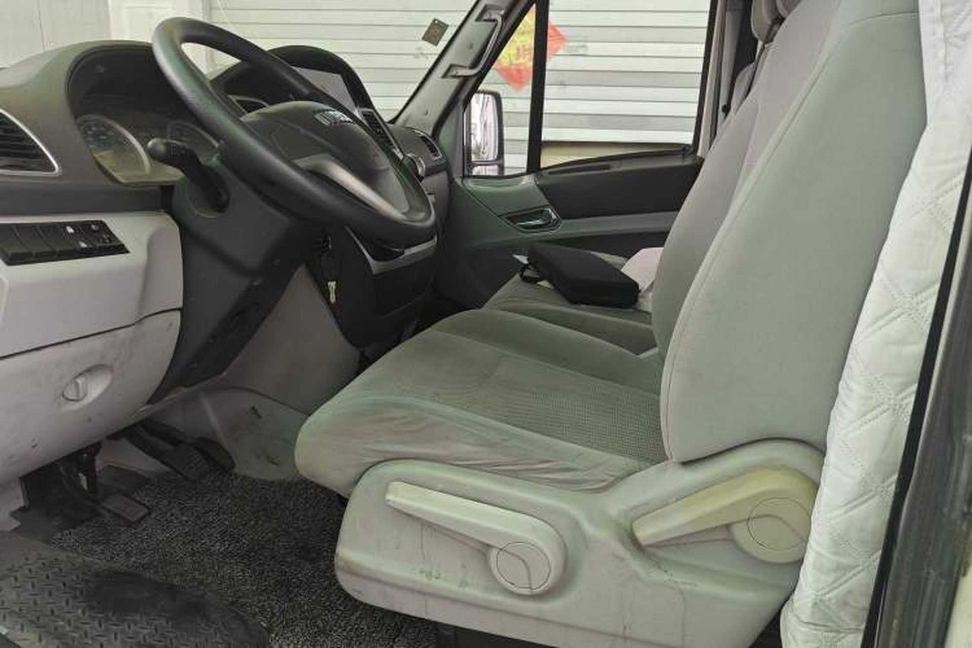 Used Iveco Power Daily 2017 3.0T Deluxe A32 Mid-Roof 6-7 Seater F1CE34818 Left Front Seat