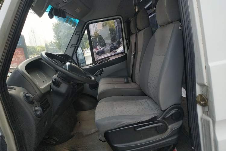 Used Iveco Power Daily 2017 2.5T Classic A32 Mid-Roof 6-7 Seater Bus 47Z5 Left Front Seat