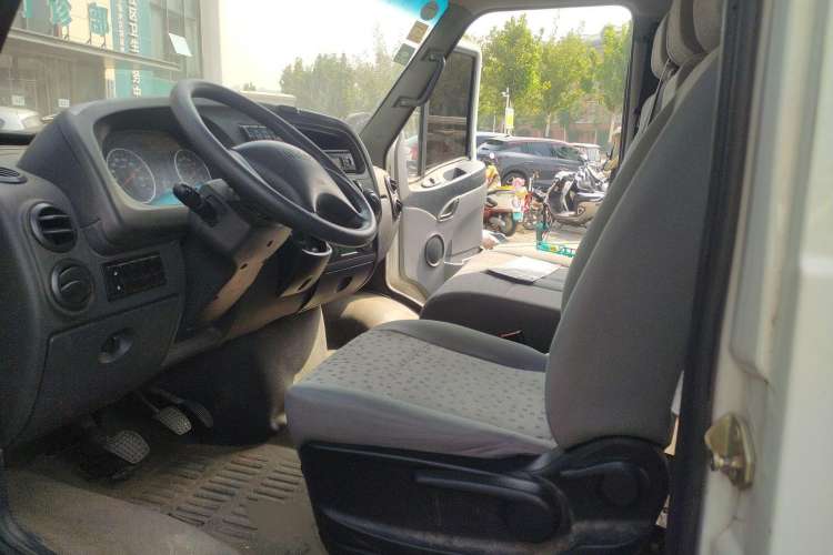 Used Iveco Power Daily 2017 2.5T Classic A32 Mid-Roof 6-7 Seater Bus 47Z5 Left Front Seat