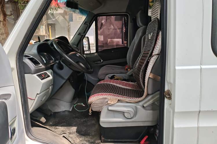 Used Iveco Power Daily 2017 2.5T Classic A37 High-Roof 7-Seater Passenger Van 47Z5 Left Front Seat