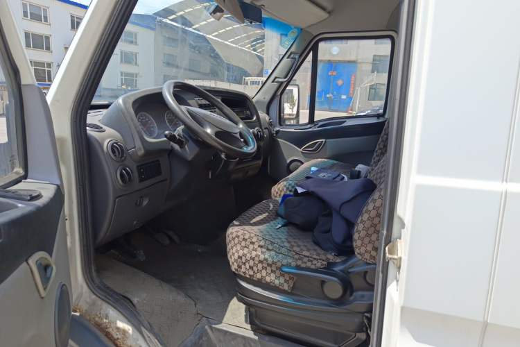 Used Iveco Power Daily 2017 2.5T Classic A37 Mid-Roof 7-Seater Bus 47Z5 Left Front Seat