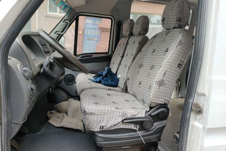 Used Iveco Power Daily 2017 2.5T Classic A32 Mid-Roof 6-7 Seater Bus 47Z5 Left Front Seat