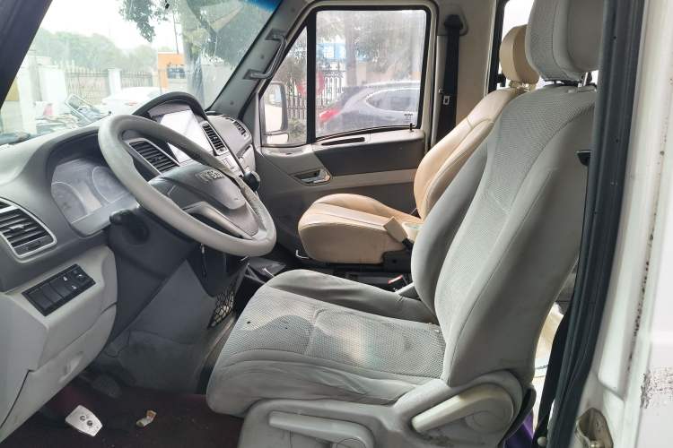 Used Iveco Power Daily 2017 2.5T Deluxe A37 Mid-Roof 6-7 Seater Bus 47Z5 Left Front Seat