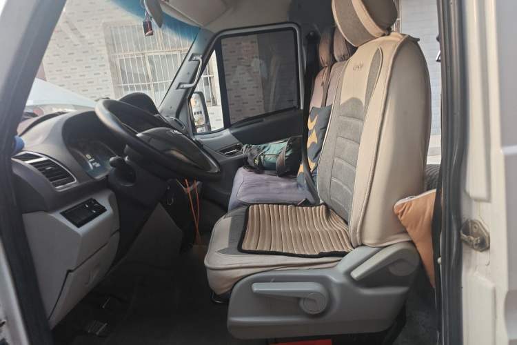 Used Iveco Power Daily 2017 2.5T Deluxe A37 Mid-Roof 6-7 Seater Bus 47Z5 Left Front Seat