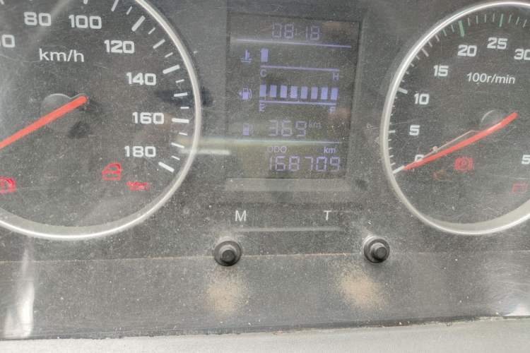 Used Iveco Power Daily 2017 2.5T Classic A32 Mid-Roof 6-7 Seater Bus 47Z5 Odometer Close Up
