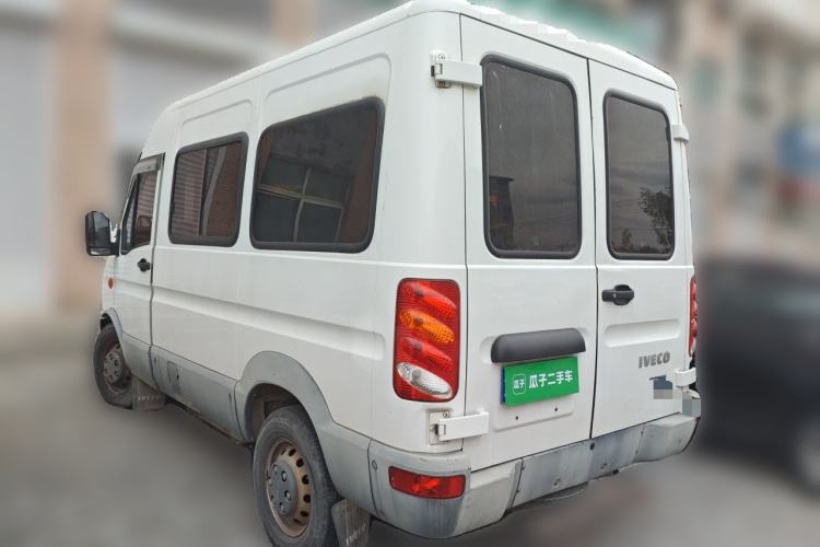 Used Iveco Power Daily 2017 2.5T Classic A32 Mid-Roof 6-7 Seater Bus 47Z5 Rear Left 45 Deg