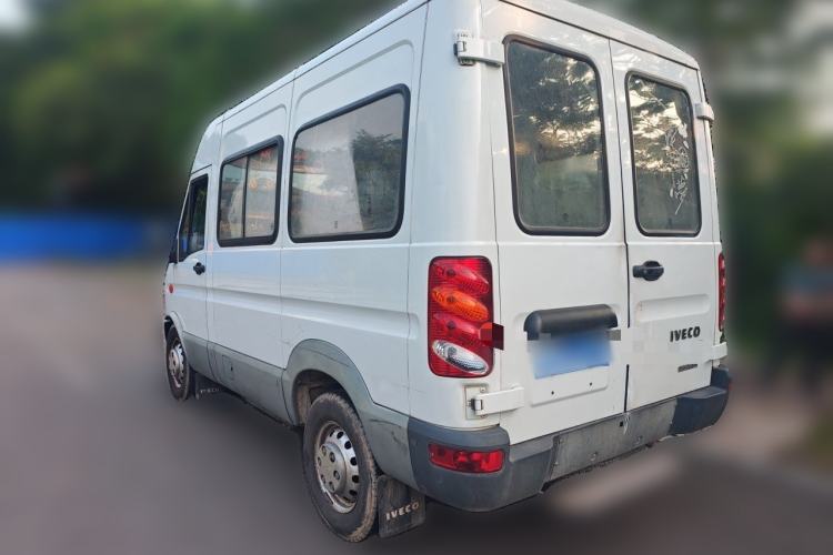 Used Iveco Power Daily 2017 2.5T Classic A32 Mid-Roof 6-7 Seater Bus 47Z5 Rear Left 45 Deg
