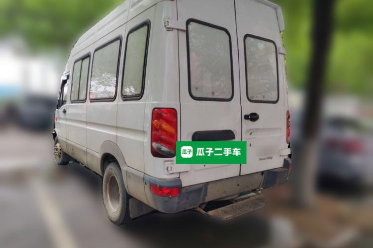 Used Iveco Power Daily 2017 2.5T Deluxe A32 Mid-Roof 5-7 Seater 47Z5 Passenger Van Rear Left 45 Deg
