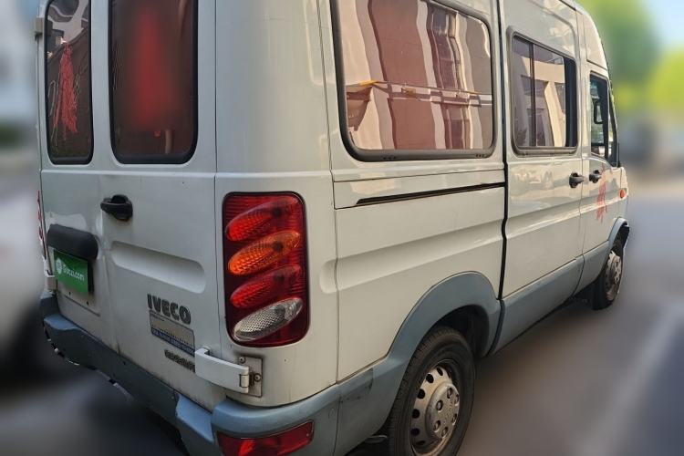 Used Iveco Power Daily 2017 2.5T Classic A32 Mid-Roof 6-7 Seater Bus 47Z5 Rear Right 45 Deg