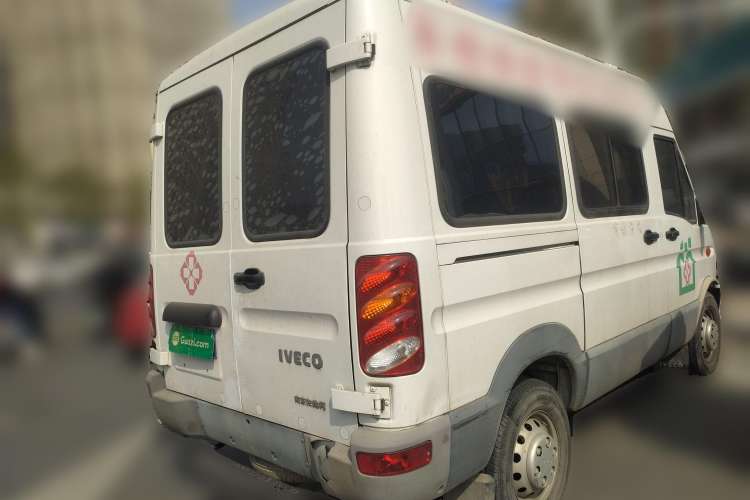 Used Iveco Power Daily 2017 2.5T Classic A32 Mid-Roof 6-7 Seater Bus 47Z5 Rear Right 45 Deg