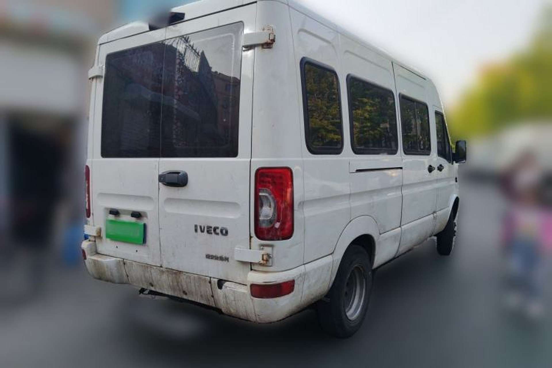 Used Iveco Power Daily 2017 3.0T Deluxe A37 Mid-Roof 6-7 Seater F1CE34818 Passenger Van Rear Right 45 Deg