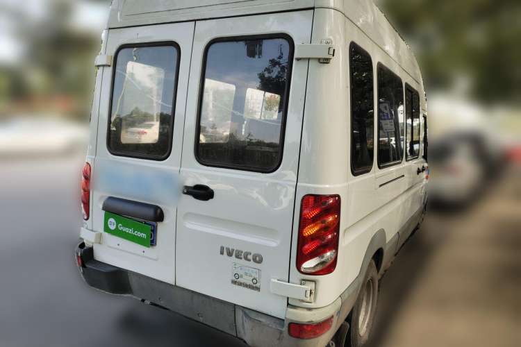 Used Iveco Power Daily 2017 2.5T Deluxe A37 High-Roof 6-7 Seater Bus 47Z5 Rear Right 45 Deg