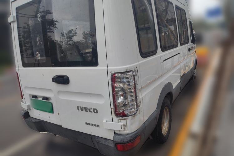 Used Iveco Power Daily 2017 3.0T Prestige A37 High-Roof 6-7 Seater F1CE34818 Rear Right 45 Deg