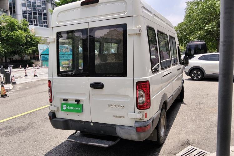 Used Iveco Power Daily 2017 2.5T Deluxe A37 High-Roof 6-7 Seater Bus 47Z5 Rear Right 45 Deg
