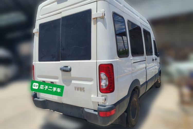 Used Iveco Power Daily 2017 3.0T Prestige A37 High-Roof 6-7 Seater F1CE34818 Rear Right 45 Deg