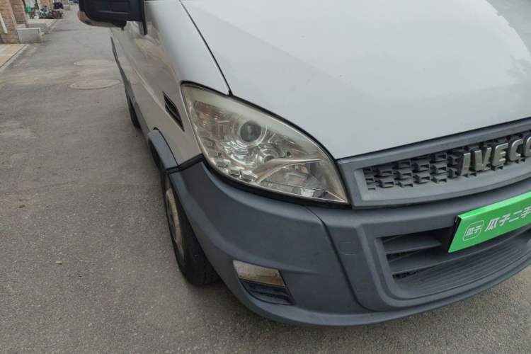 Used Iveco Power Daily 2017 2.5T Classic A32 Mid-Roof 6-7 Seater Bus 47Z5 Right Front Headlight